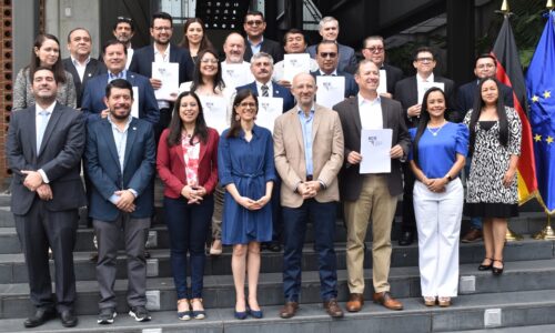 Firma con el Banco Centroamericano de Integración Económica